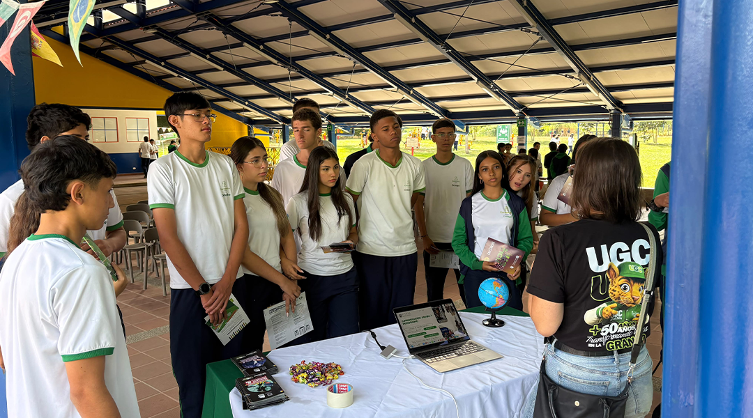 La UGCA llevó Misión Futuro a la Institución Educativa Comfenalco