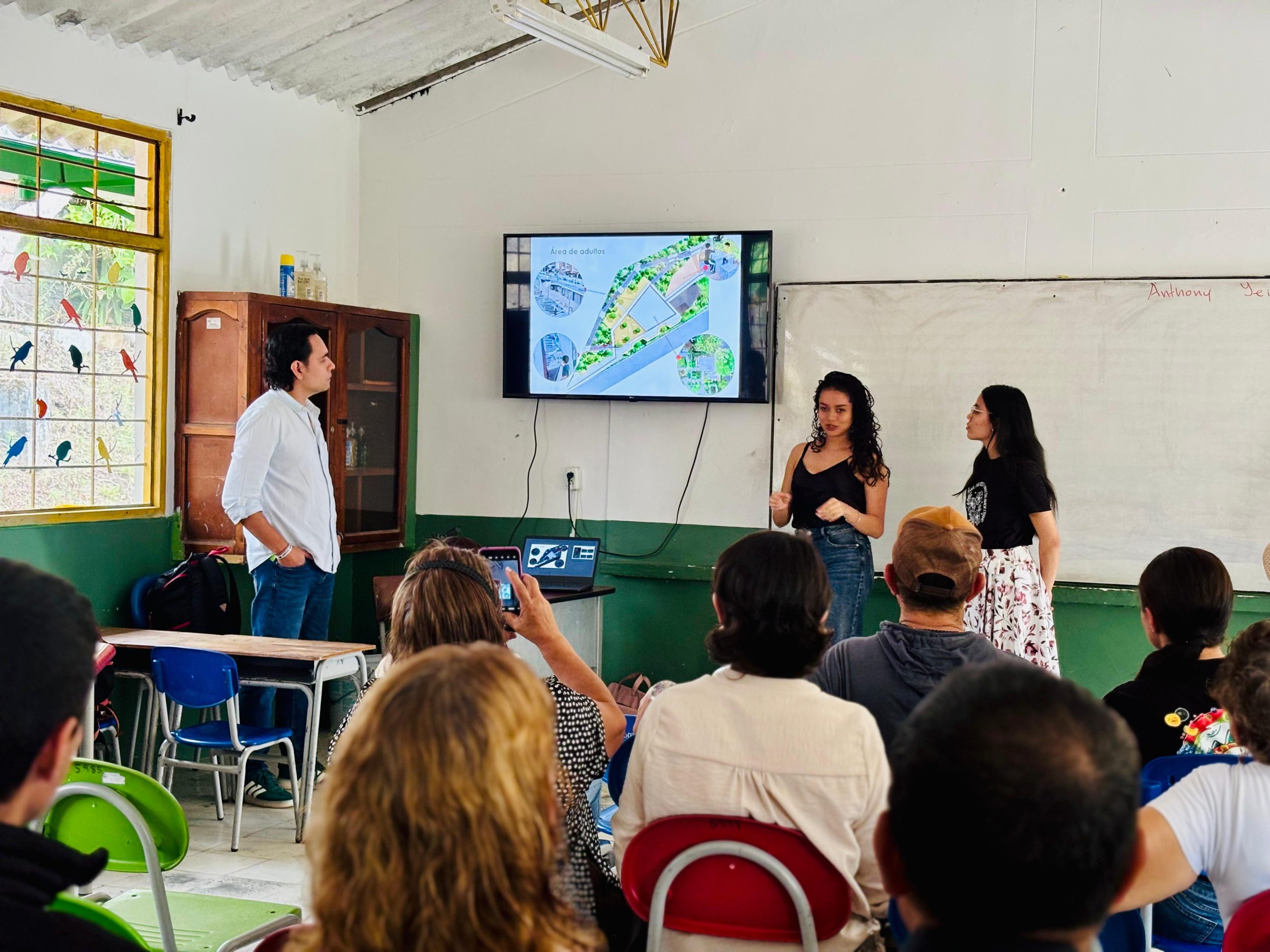 Arquitectura que transforma territorios: estudiantes de la UGC Armenia presentan propuesta para el Parque de la Abuela
