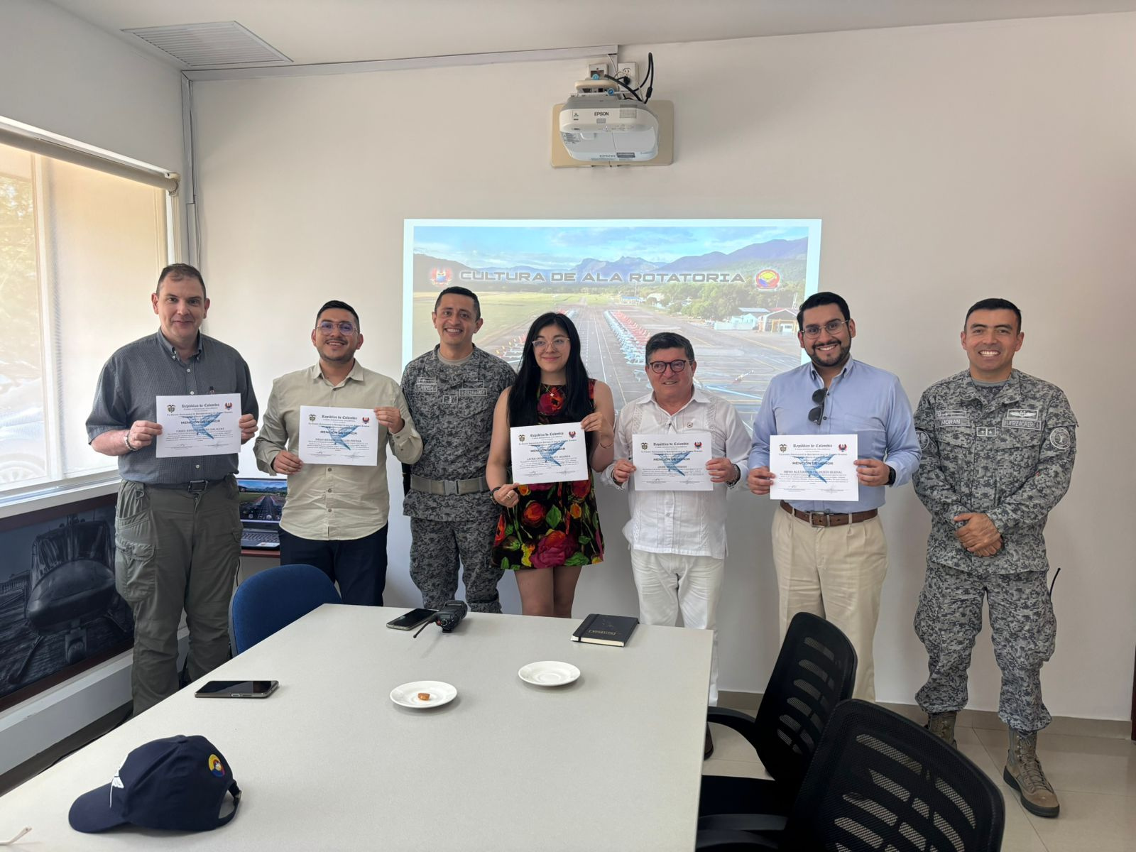 Universidad La Gran Colombia fortalece lazos con la Fuerza Aeroespacial Colombiana en visita al Comando Aéreo de Combate No. 4